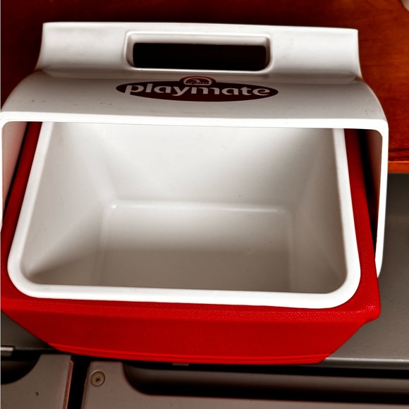 Igloo Playmate Red and White Cooler - Picture 4 of 11